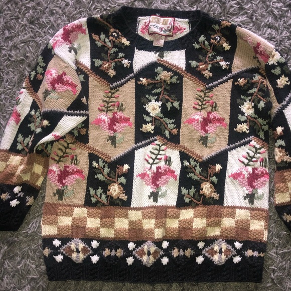 Crystal-Kobe Sweaters, Size M - Picture 10 of 11